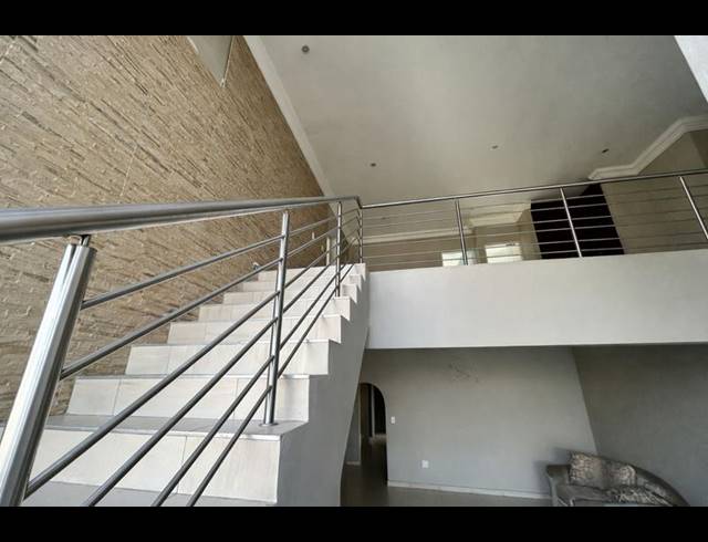 6 BEDROOM HOUSE FOR SALE IN BLUE VALLEY GOLF ESTATE